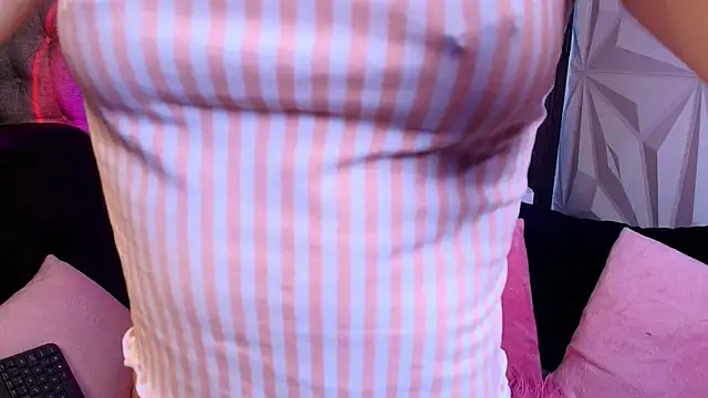 LiliBundy online show from November 2025 05:07:01 AM