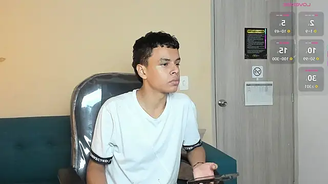 Xavier Fox    online show from November 2025 04:23:02 AM