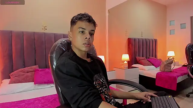 Xavier Fox    online show from February 2026 02:15:01 PM