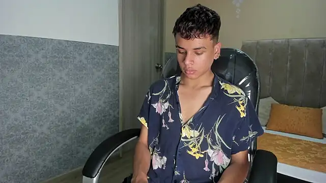 Xavier Fox    online show from February 2026 08:51:01 PM