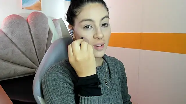 Snapshot of moon_winy chatting on October 2025 11:38:01 AM moon winy online show from October 2025 11:38:01 AM