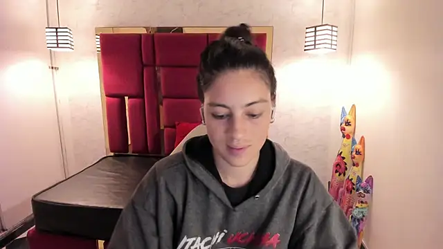 Snapshot of moon_winy chatting on November 2025 11:31:01 AM moon winy online show from November 2025 11:31:01 AM