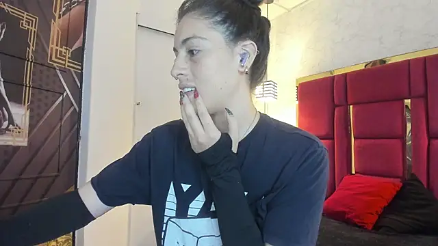 Snapshot of moon_winy chatting on November 2025 11:42:02 AM moon winy online show from November 2025 11:42:02 AM