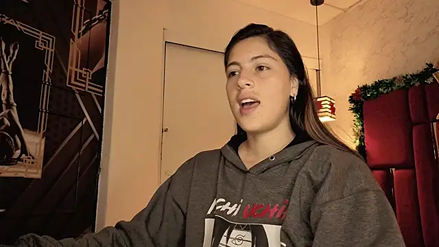 Snapshot of moon_winy chatting on December 2025 11:19:01 AM moon winy online show from December 2025 11:19:01 AM