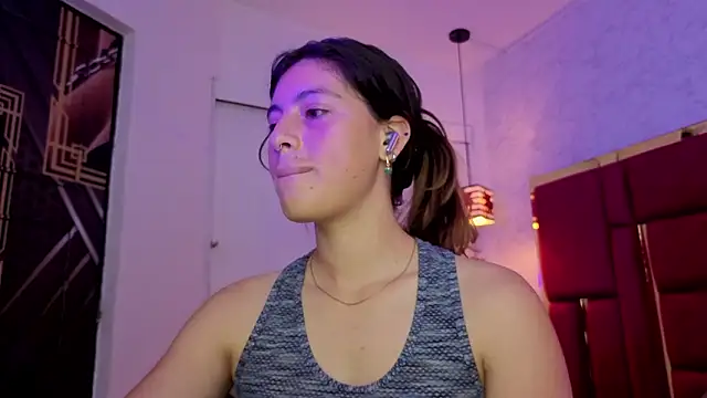 moon winy online show from February 2026 11:20:01 AM