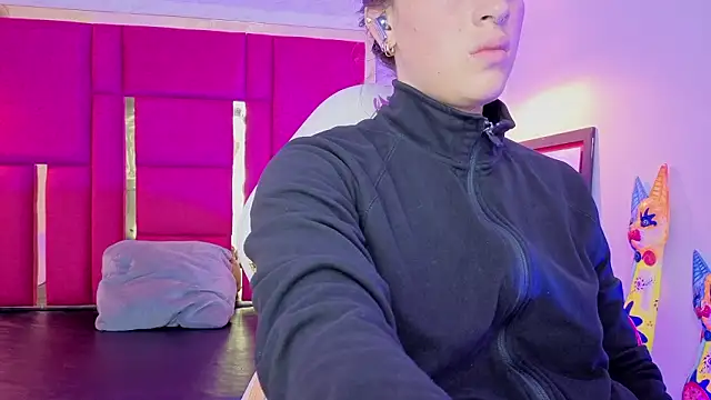 moon winy online show from March 2026 11:48:02 AM