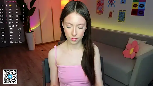 Yasmin Kass online show from April 2026 06:33:01 AM