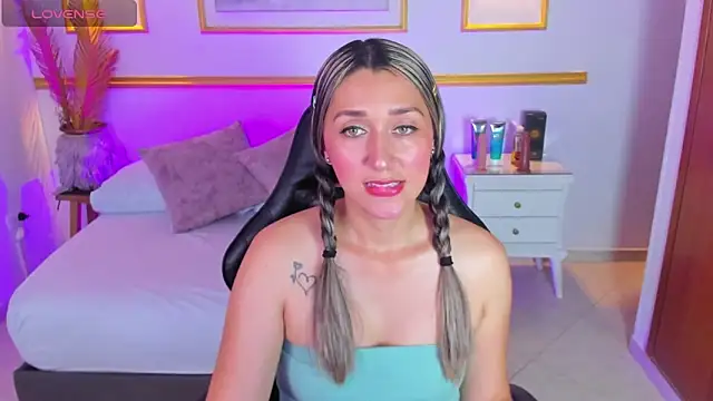 Snapshot of karlyy_ chatting on November 2025 07:24:01 PM karlyy online show from November 2025 07:24:01 PM