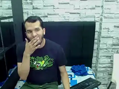 Snapshot of pether_hairy chatting on October 2025 01:44:01 AM pether hairy online show from October 2025 01:44:01 AM