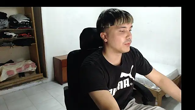 Snapshot of CuteAlexBoy chatting on December 2025 04:24:01 PM CuteAlexBoy online show from December 2025 04:24:01 PM