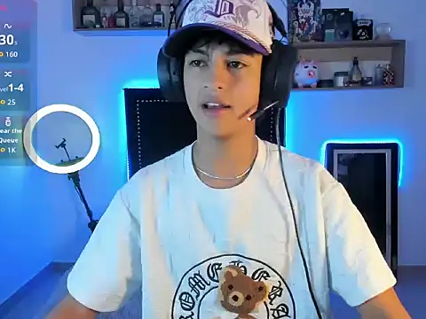 Snapshot of Alejo_Desire chatting on November 2025 03:49:01 AM Alejo Desire online show from November 2025 03:49:01 AM