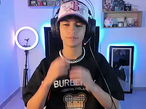 Snapshot of Alejo_Desire chatting on November 2025 04:55:02 AM Alejo Desire online show from November 2025 04:55:02 AM