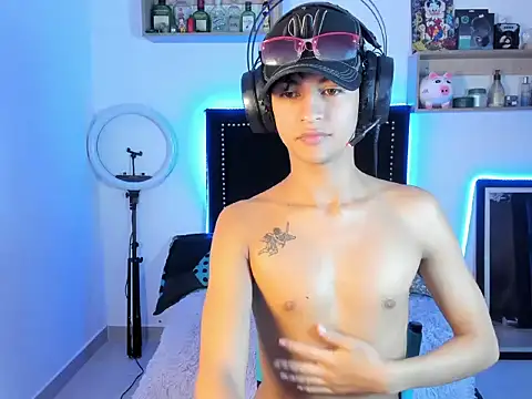 Snapshot of Alejo_Desire chatting on November 2025 11:15:01 PM Alejo Desire online show from November 2025 11:15:01 PM