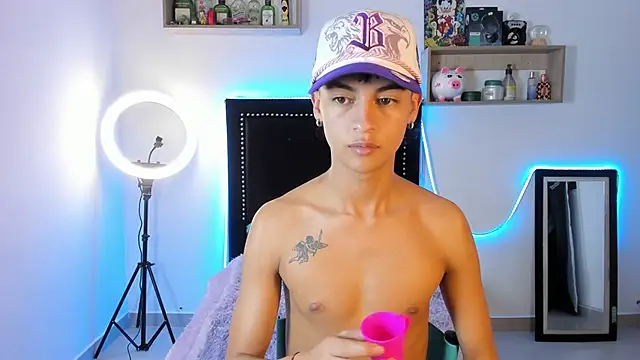 Snapshot of Alejo_Desire chatting on November 2025 04:59:02 AM Alejo Desire online show from November 2025 04:59:02 AM