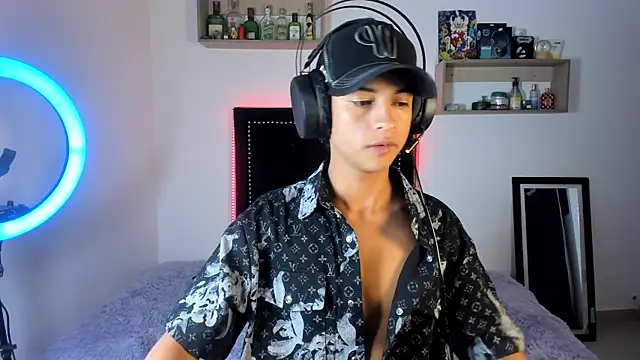 Snapshot of Alejo_Desire chatting on December 2025 03:55:01 AM Alejo Desire online show from December 2025 03:55:01 AM