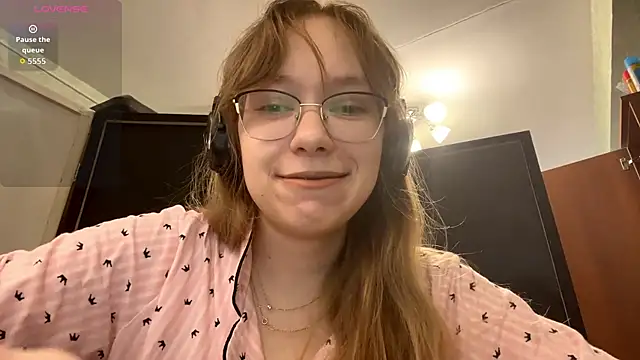 JuneCooper online show from October 2025 08:22:01 AM