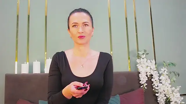 Snapshot of JaneWalch chatting on November 2025 10:10:02 AM JaneWalch online show from November 2025 10:10:02 AM