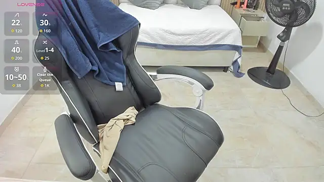 Aziz daud online show from April 2026 07:03:02 PM