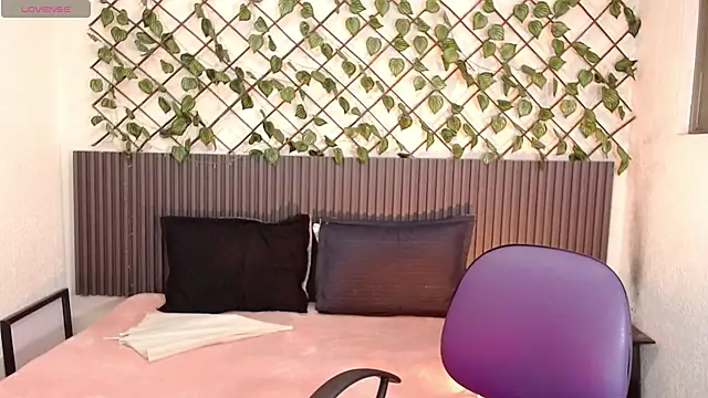 Snapshot of Dark_Niight_ chatting on February 2026 12:57:01 PM Dark Niight online show from February 2026 12:57:01 PM