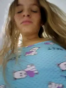 Snapshot of bambiluly chatting on October 2025 01:45:02 PM bambiluly online show from October 2025 01:45:02 PM