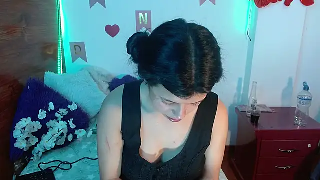 Snapshot of petite_coral chatting on December 2025 04:34:02 PM petite coral online show from December 2025 04:34:02 PM