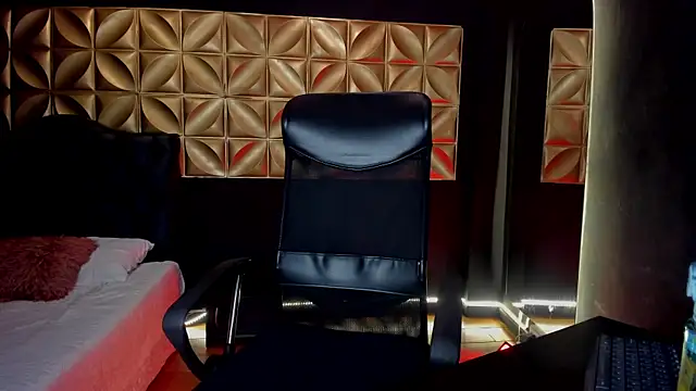 lovenatasha  online show from October 2025 06:41:02 PM