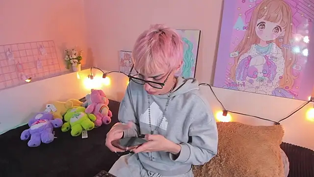 Strawberry Kitty  online show from November 2025 04:55:01 AM