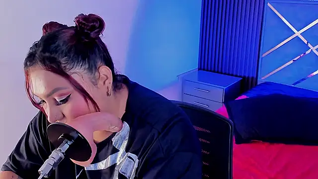 Halleyrosse online show from November 2025 04:11:01 AM