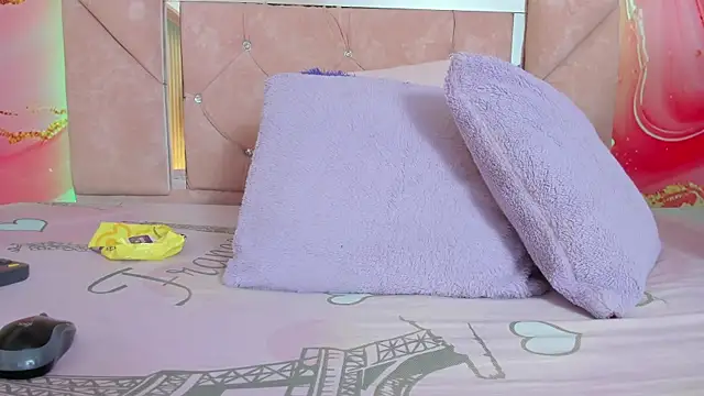 mia  blaze   online show from April 2026 03:01:02 AM