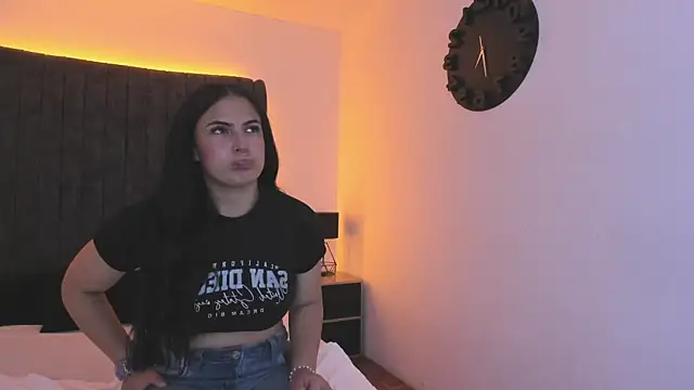 AuraSky  online show from October 2025 07:27:02 PM