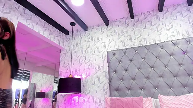 Snapshot of GabrielaSuarez chatting on November 2025 07:57:01 PM GabrielaSuarez online show from November 2025 07:57:01 PM