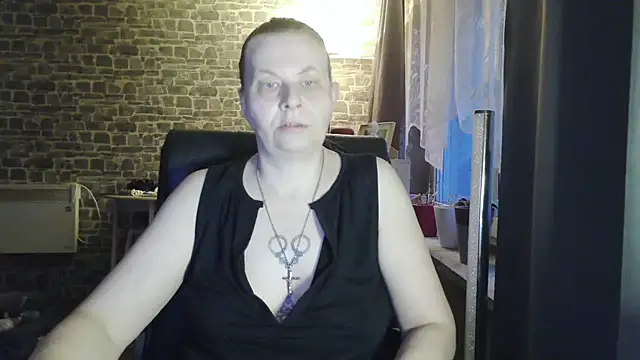 Snapshot of Diamond_Bite chatting on October 2025 05:29:02 AM Diamond Bite online show from October 2025 05:29:02 AM