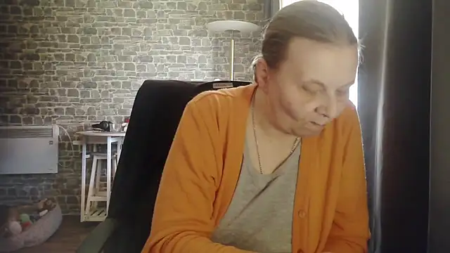 Snapshot of Diamond_Bite chatting on November 2025 10:59:01 AM Diamond Bite online show from November 2025 10:59:01 AM