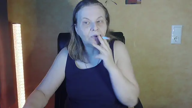 Snapshot of Diamond_Bite chatting on November 2025 06:24:01 AM Diamond Bite online show from November 2025 06:24:01 AM