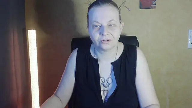 Snapshot of Diamond_Bite chatting on November 2025 07:16:01 AM Diamond Bite online show from November 2025 07:16:01 AM