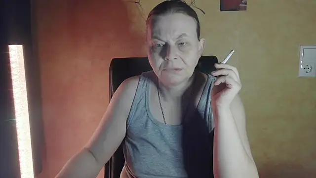 Snapshot of Diamond_Bite chatting on November 2025 05:29:01 AM Diamond Bite online show from November 2025 05:29:01 AM