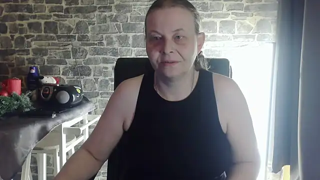 Snapshot of Diamond_Bite chatting on November 2025 04:31:02 PM Diamond Bite online show from November 2025 04:31:02 PM