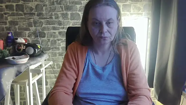 Snapshot of Diamond_Bite chatting on November 2025 02:21:02 PM Diamond Bite online show from November 2025 02:21:02 PM