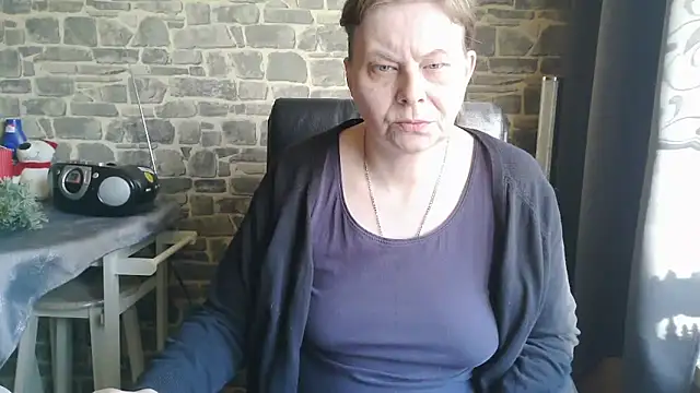 Snapshot of Diamond_Bite chatting on December 2025 10:42:01 AM Diamond Bite online show from December 2025 10:42:01 AM