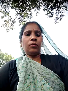 Snapshot of OliveGreen22 chatting on October 2025 06:03:02 AM OliveGreen22 online show from October 2025 06:03:02 AM