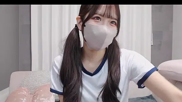 Snapshot of LOVE_MIREI_LOVE chatting on November 2025 11:31:01 AM LOVE MIREI LOVE online show from November 2025 11:31:01 AM