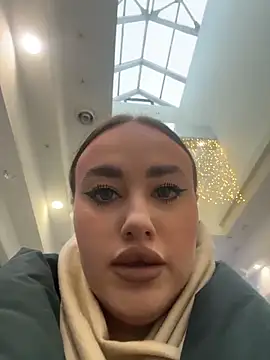 KiraSunshine online show from November 2025 04:01:02 AM