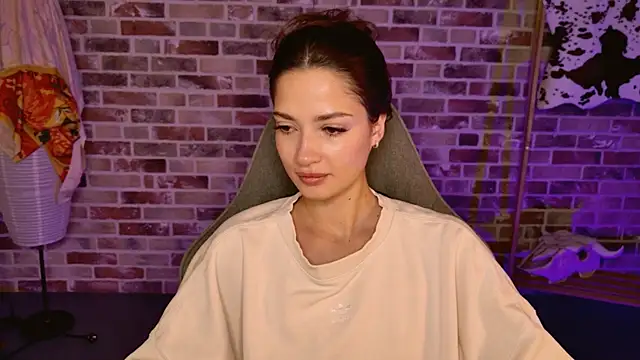 KiraVair online show from November 2025 05:18:02 AM