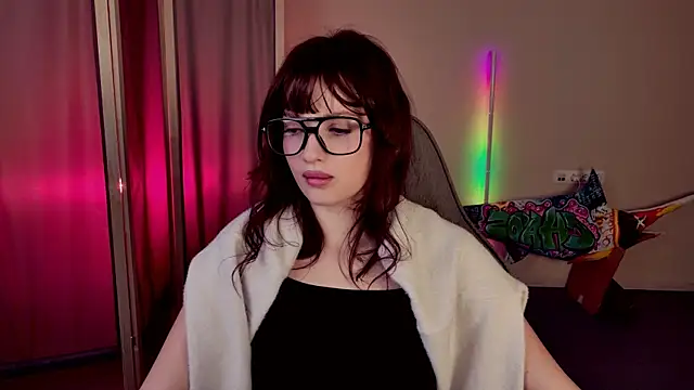 KiraVair online show from April 2026 12:11:02 PM