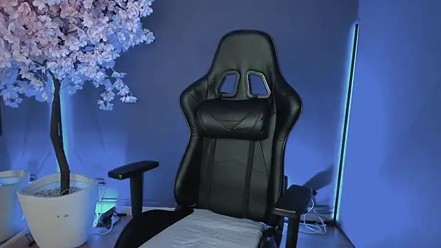 LuanEter online show from November 2025 02:18:01 PM