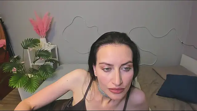 Snapshot of your__queen chatting on October 2025 03:56:02 PM your  queen online show from October 2025 03:56:02 PM