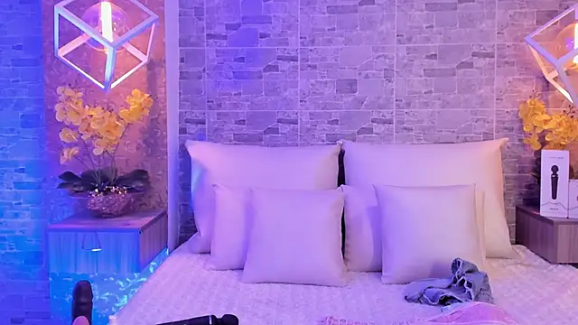 Catalina-Thompson online show from November 2025 12:16:01 PM