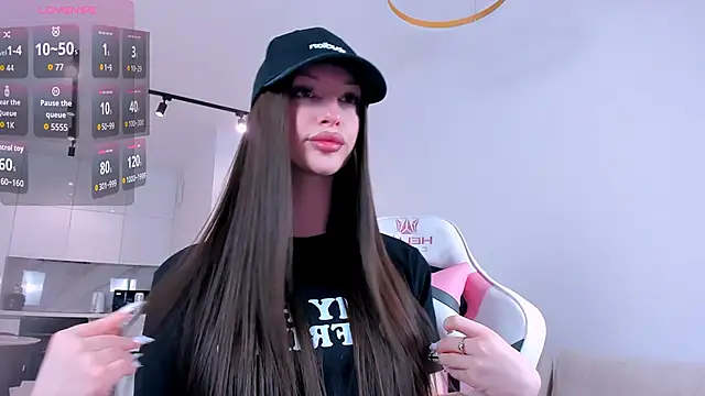 Snapshot of khloeforever chatting on February 2026 08:03:02 PM khloeforever online show from February 2026 08:03:02 PM