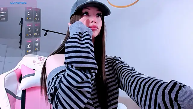 Snapshot of khloeforever chatting on February 2026 09:32:02 AM khloeforever online show from February 2026 09:32:02 AM