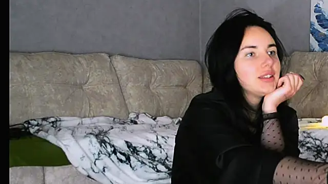 Snapshot of Kirunya chatting on October 2025 09:38:01 PM Kirunya online show from October 2025 09:38:01 PM